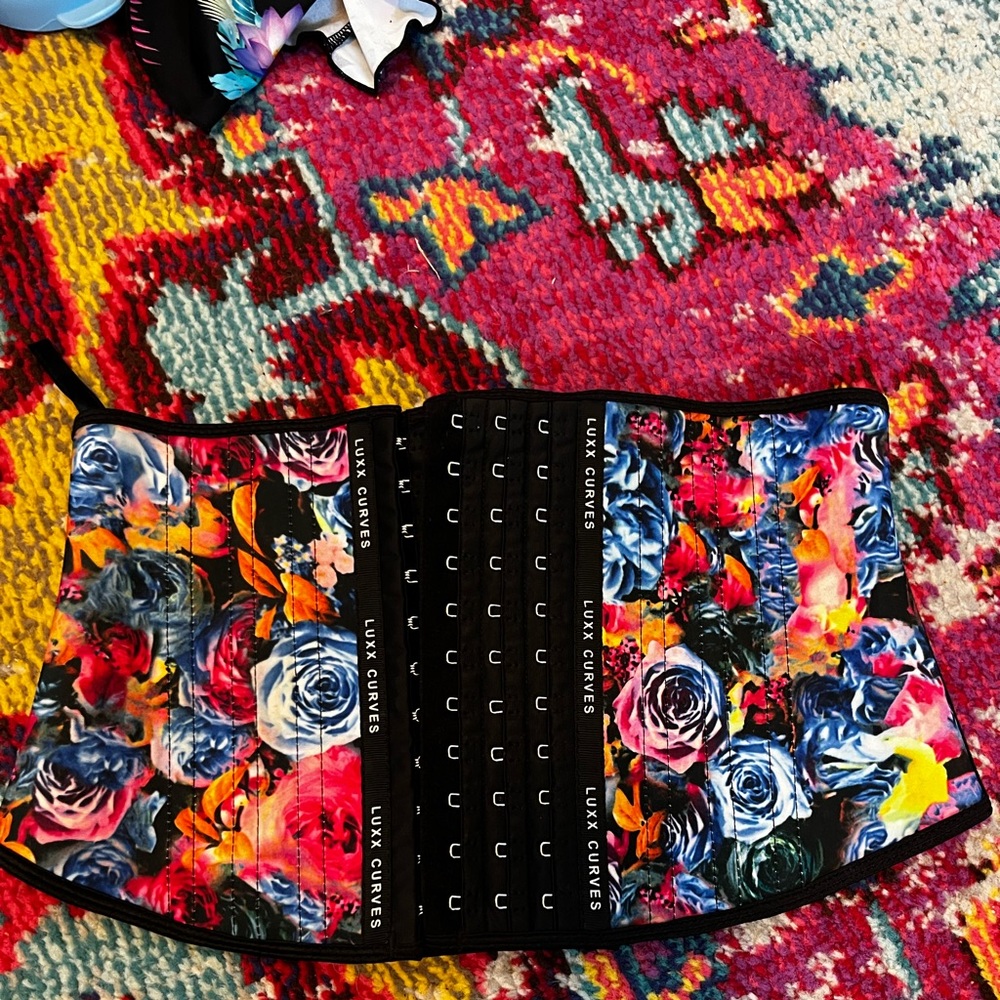 Luxx Curve Waist trainer